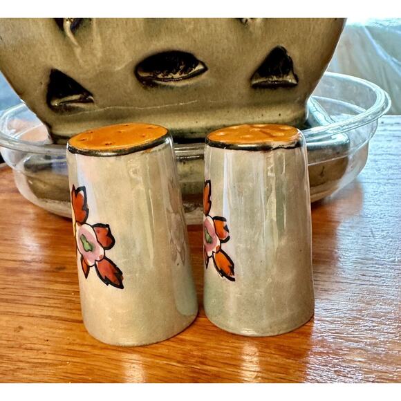 Salt Pepper Shakers Japan Small Floral Hand Painted Porcelain Vintage Blue READ - Picture 5 of 7
